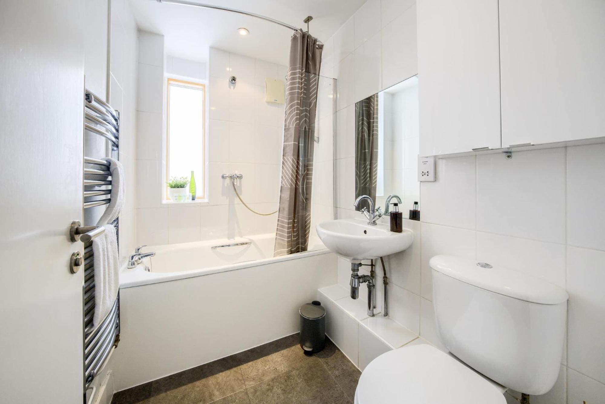 Coventry Large 4-Bed Townhouse By Empower Homes Extérieur photo