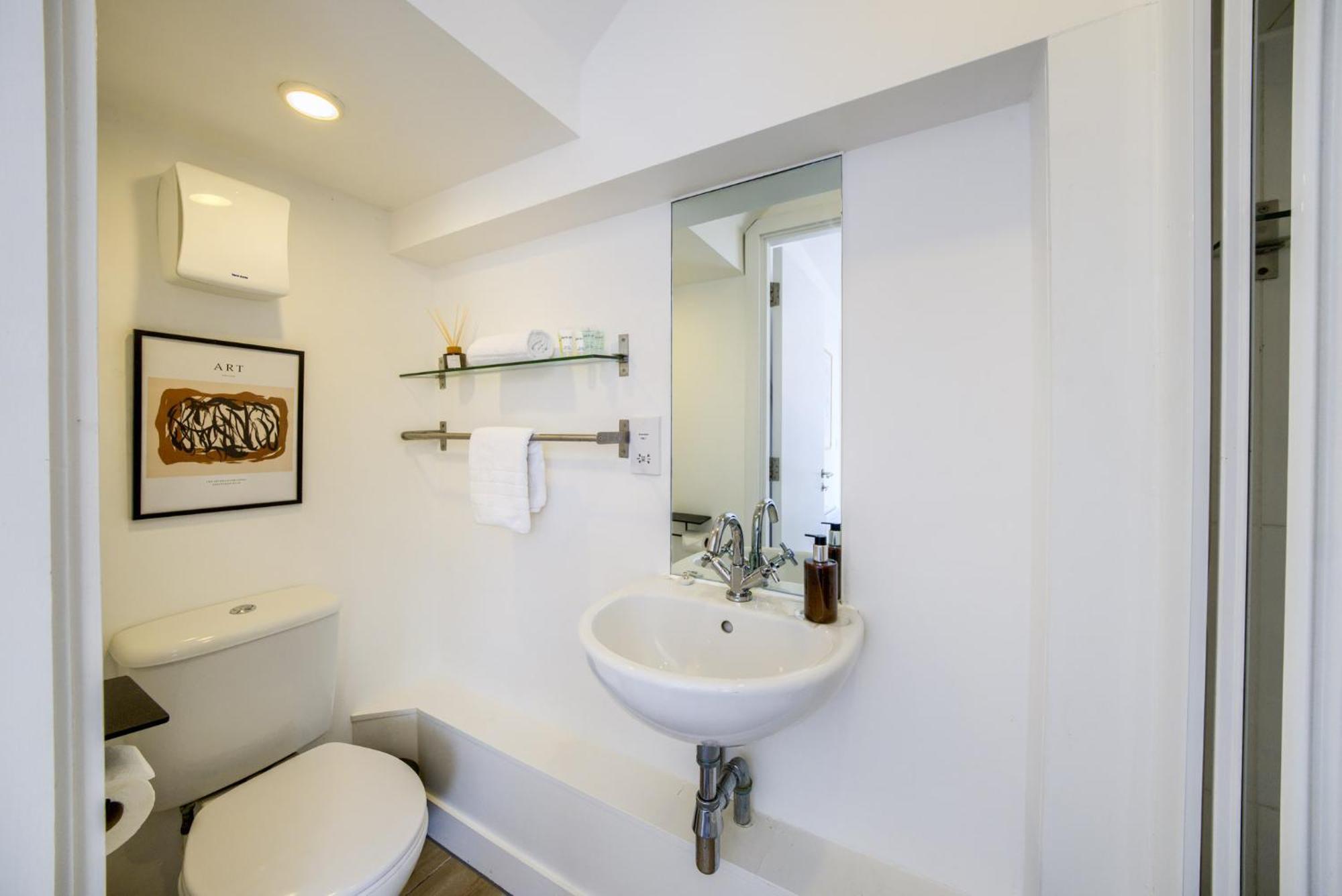 Coventry Large 4-Bed Townhouse By Empower Homes Extérieur photo