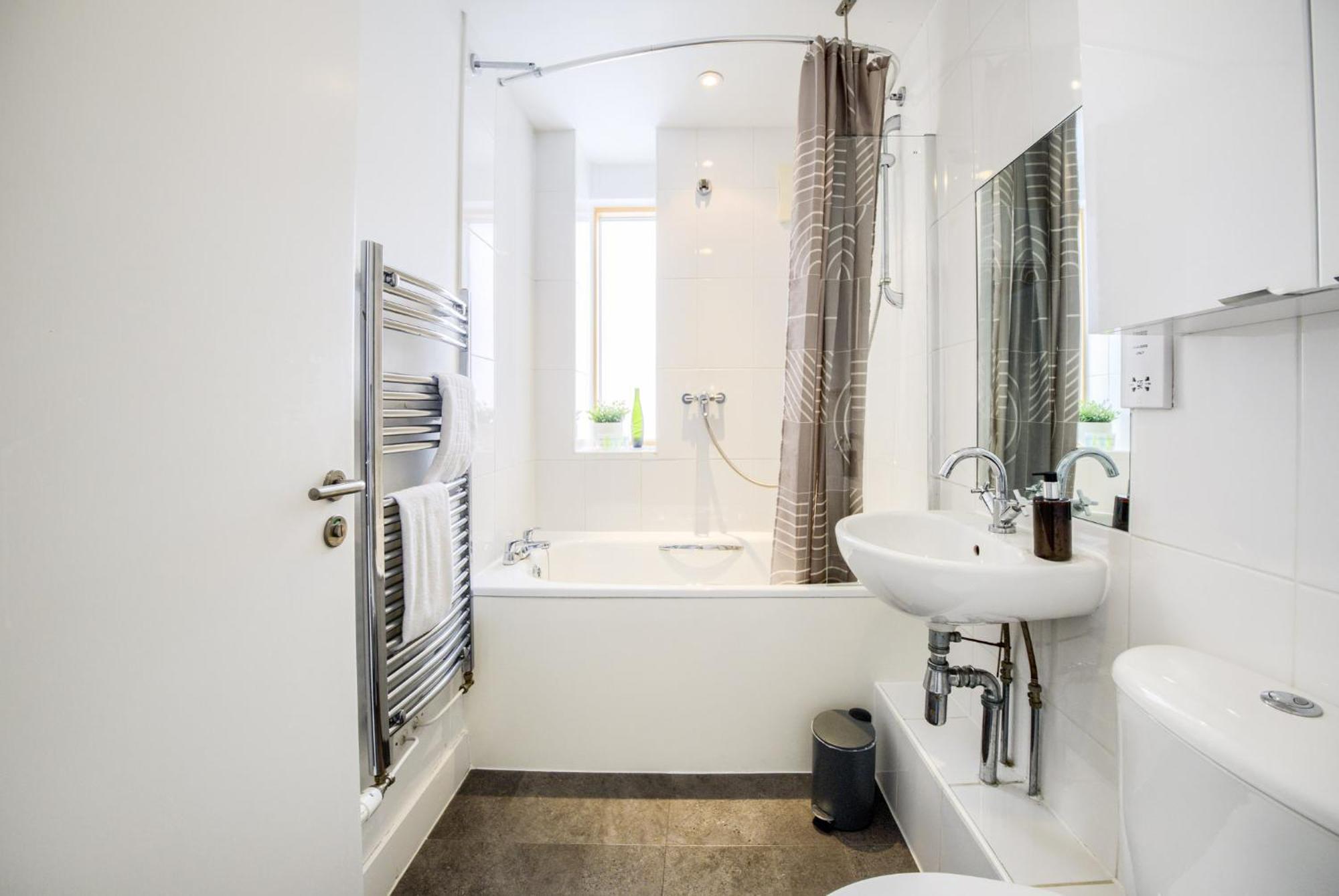 Coventry Large 4-Bed Townhouse By Empower Homes Extérieur photo