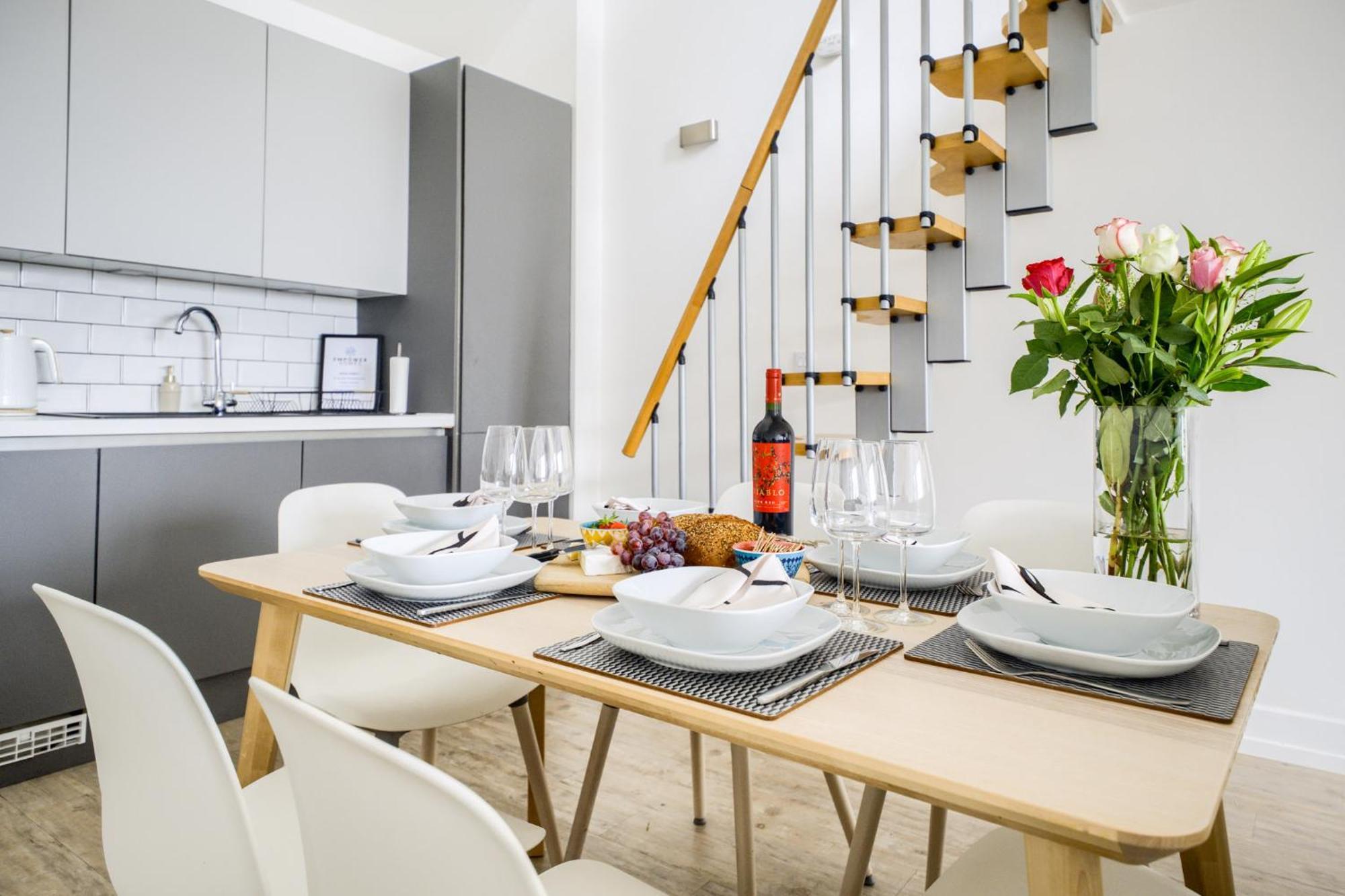 Coventry Large 4-Bed Townhouse By Empower Homes Extérieur photo