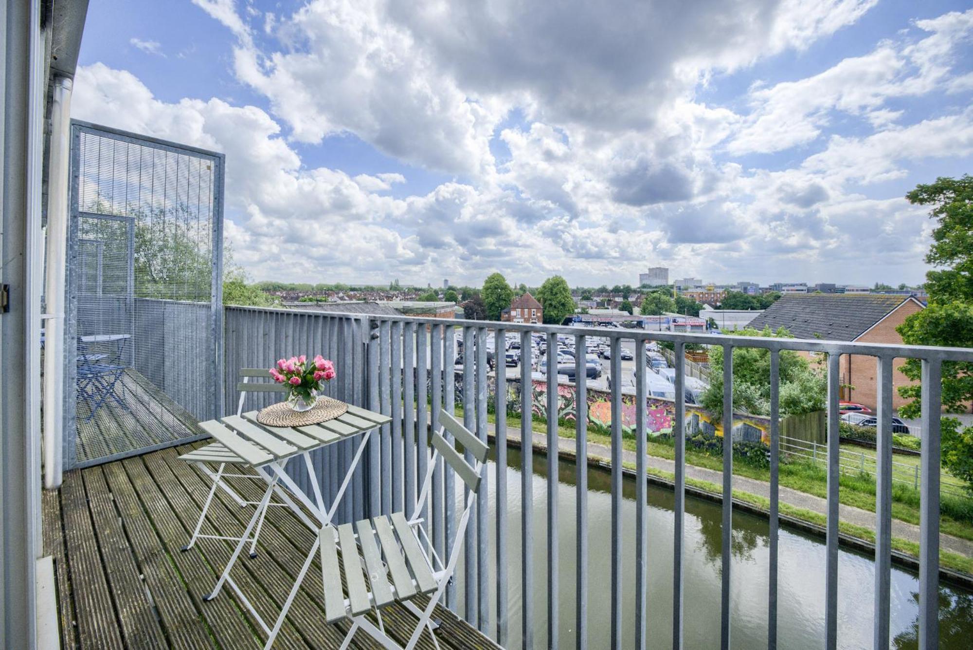 Coventry Large 4-Bed Townhouse By Empower Homes Extérieur photo