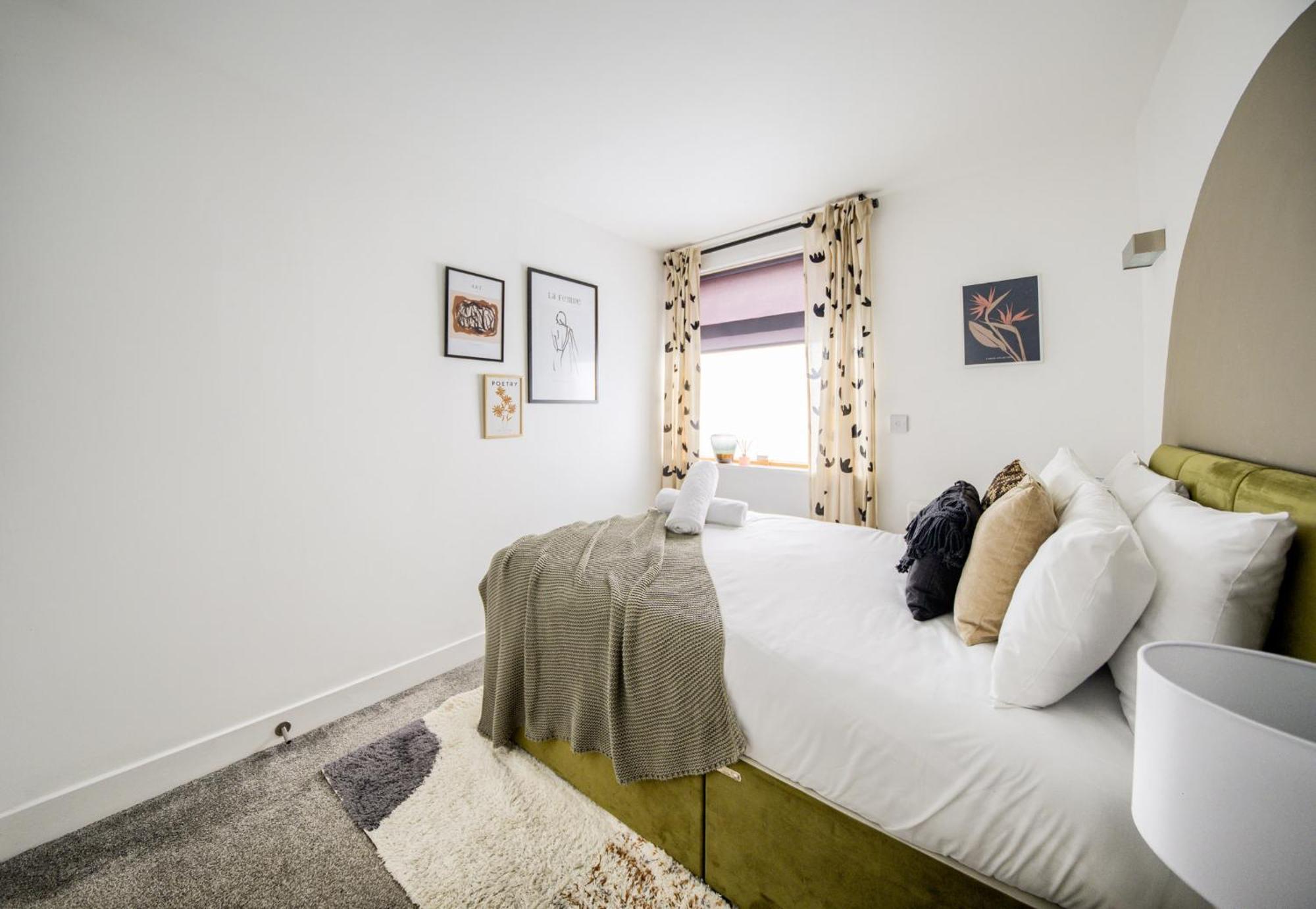 Coventry Large 4-Bed Townhouse By Empower Homes Extérieur photo