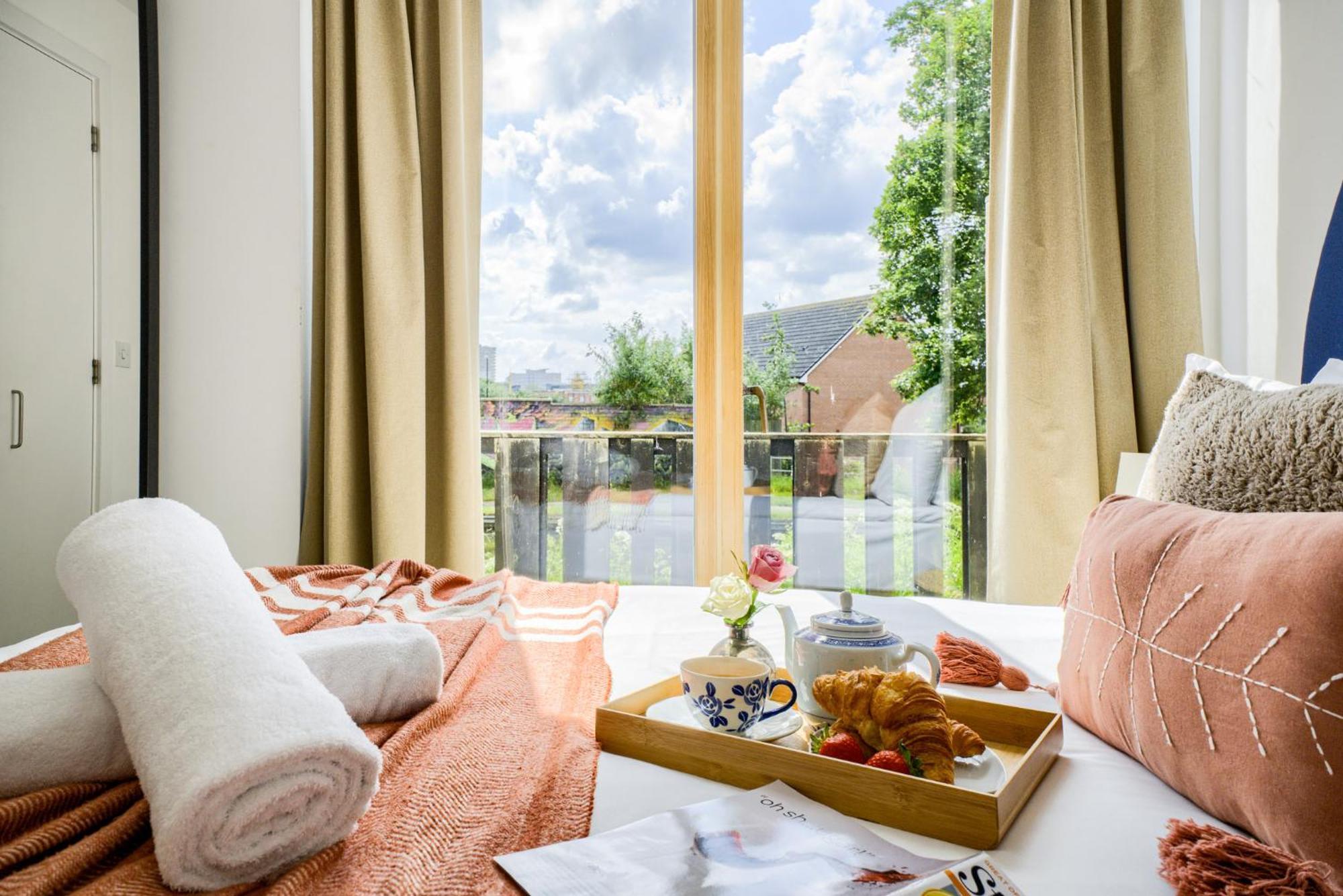 Coventry Large 4-Bed Townhouse By Empower Homes Extérieur photo