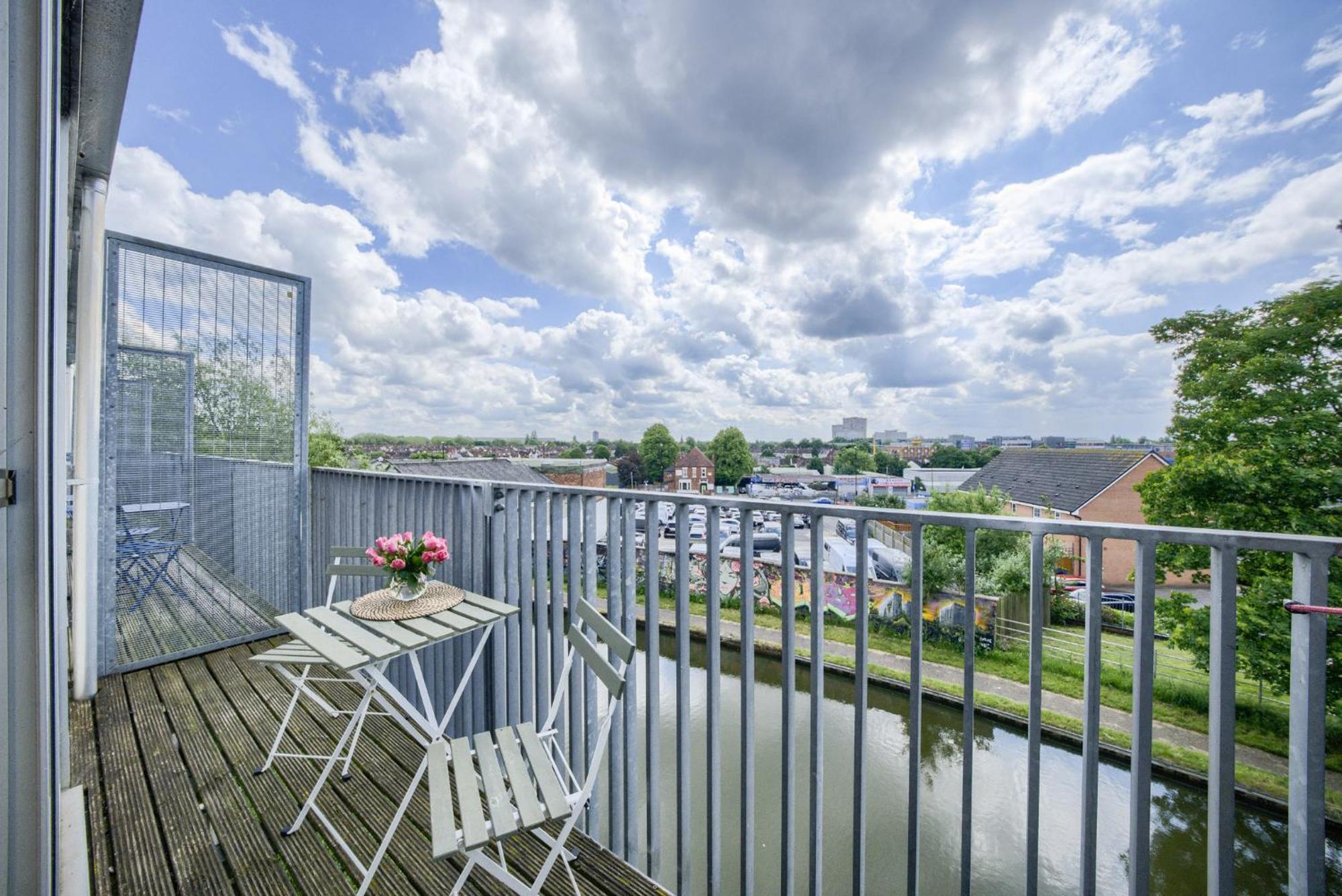 Coventry Large 4-Bed Townhouse By Empower Homes Extérieur photo