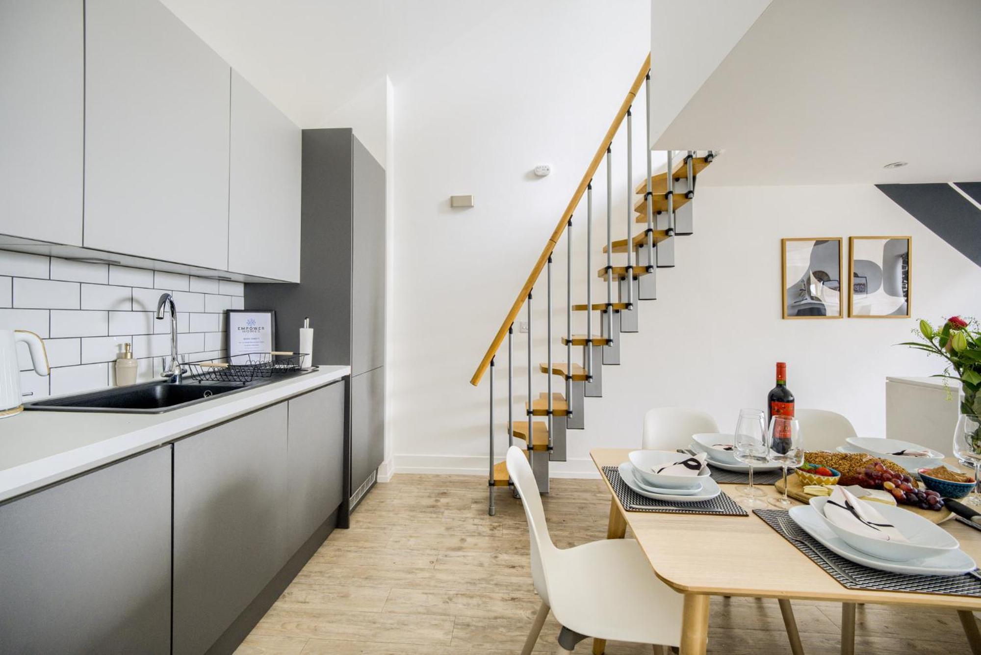 Coventry Large 4-Bed Townhouse By Empower Homes Extérieur photo