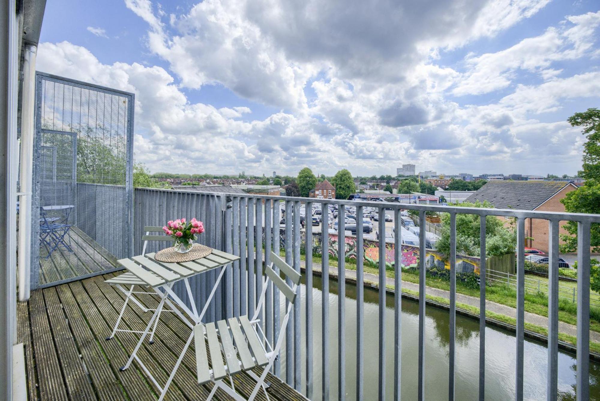 Coventry Large 4-Bed Townhouse By Empower Homes Extérieur photo